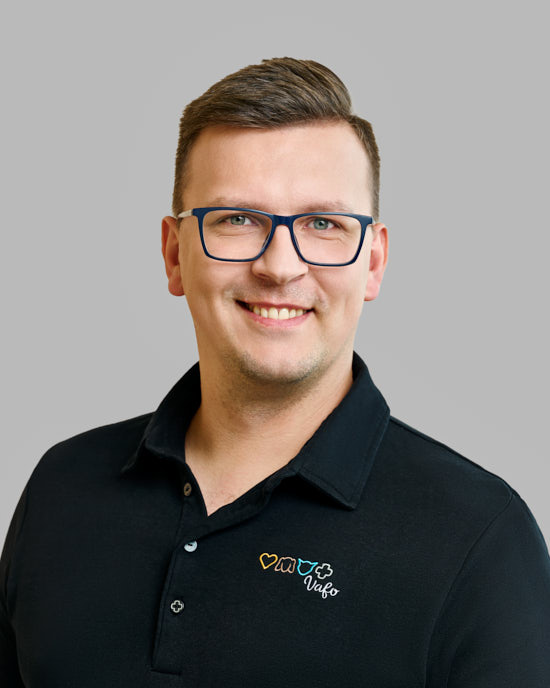 Paweł kucharski sales director veterinary division azan